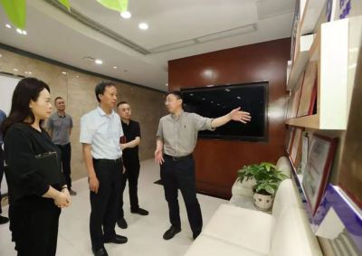 金牛区委书记周德强率队参观调研成都益志科技